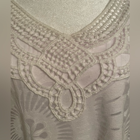 Casual Express white summer top - Picture 3 of 6